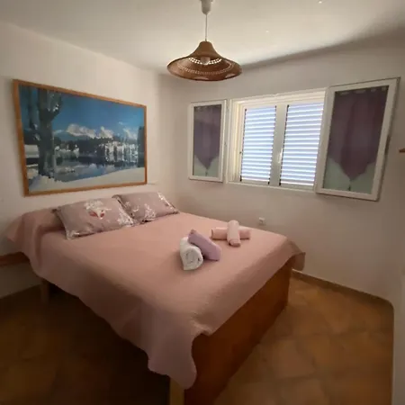 Pour 4 Personnes Proche Santa Giulia *