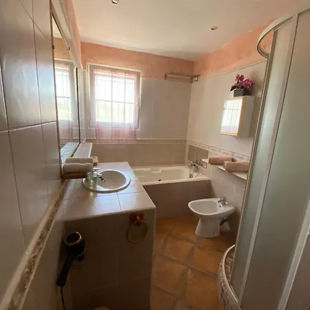 Pour 4 Personnes Proche Santa Giulia *