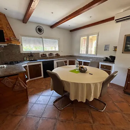 Pour 4 Personnes Proche Santa Giulia *