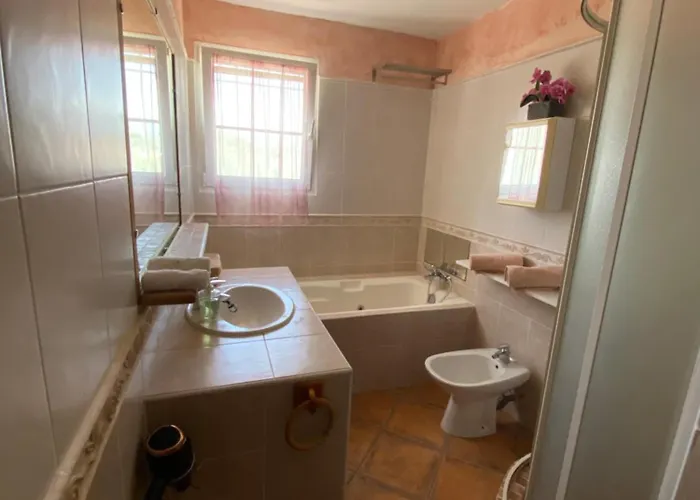 Pour 4 Personnes Proche Santa Giulia *